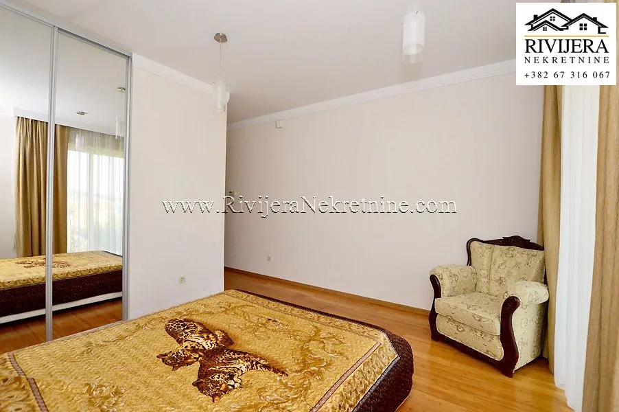 Prodaja, četvorosoban stan, 107m², Đenovići, Herceg Novi