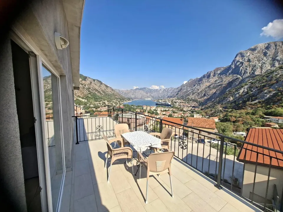 Rent, one bedroom apartment, 50m², Škaljari, Kotor