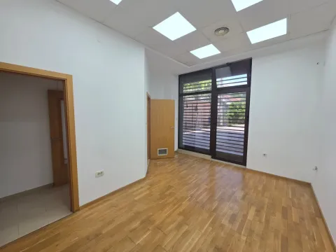 Rent, office space, 120m², Preko Morače, Podgorica - image 1