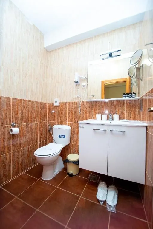 Izdavanje, ugostiteljski objekat, 1500m², Rafailovići, Budva