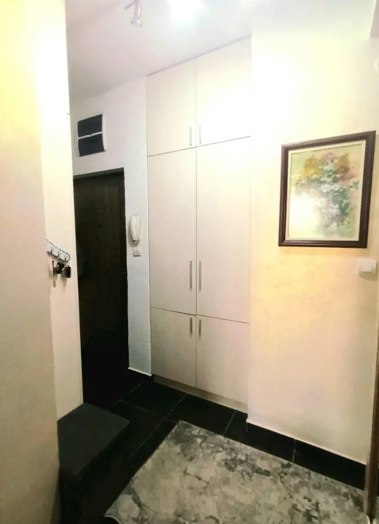 Izdavanje, dvosoban stan, 74m², Pobrežje, Podgorica