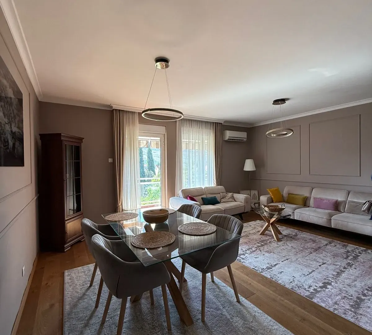 Izdavanje, dvosoban stan, 74m², Blok 9, Podgorica