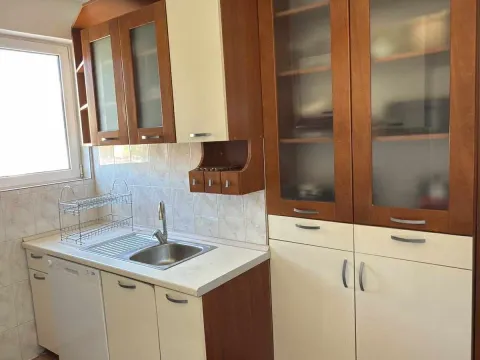 Izdavanje, trosoban stan, 70m², Centar, Bar - image 3