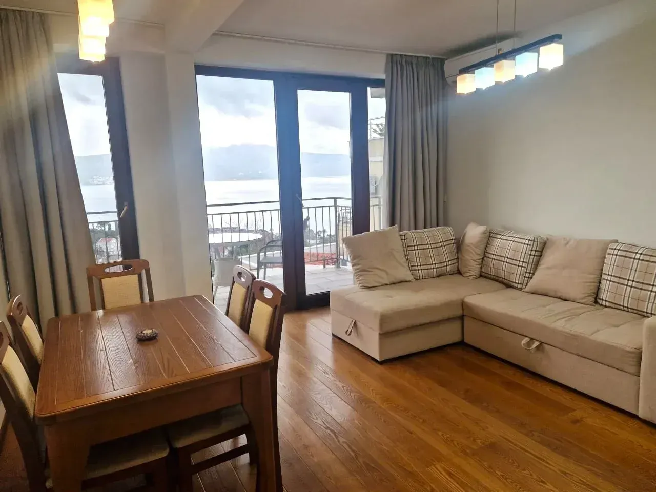 Izdavanje, stan, 50m², Tivat, Crna Gora