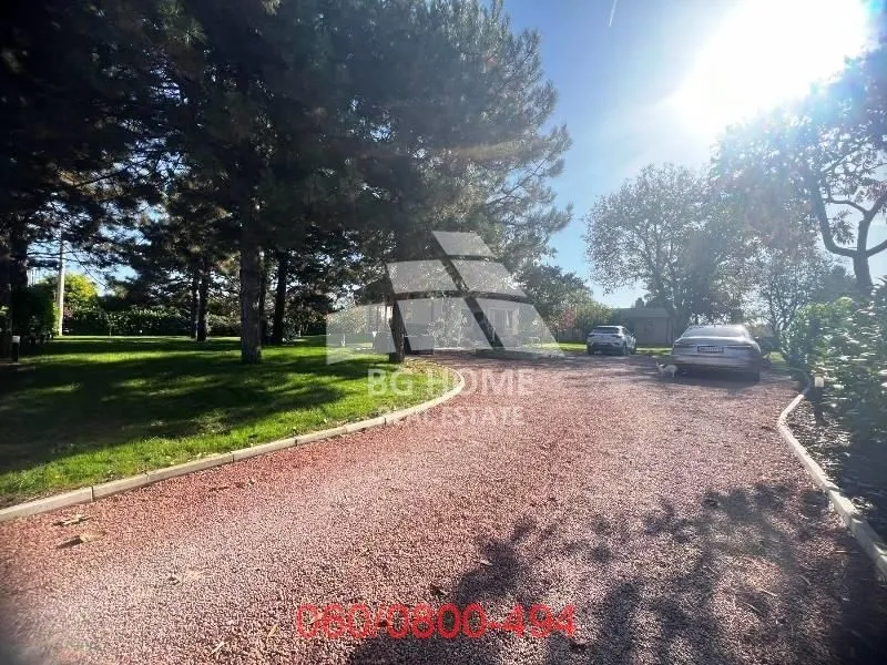 Prodaja, kuća, 290m², Radiofar, Surčin