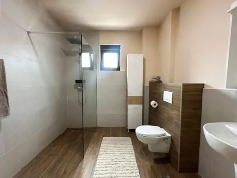 Izdavanje, dvosoban stan, 76m², Dalmatinska ulica, Podgorica - image 9