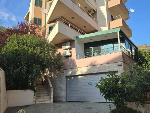Sale, two bedroom apartment, 77m², Petrovac, Budva - image 2