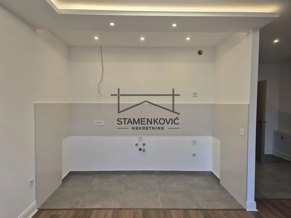 Izdavanje, četvorosoban stan, 95m², Adamovićevo Naselje, Novi Sad Sve Podlokacije