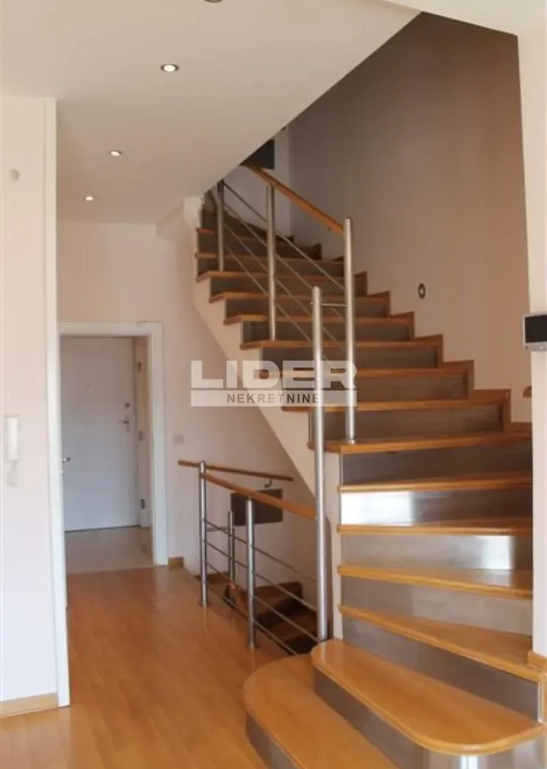 Sale, house, 215m², Savski Venac, Beograd