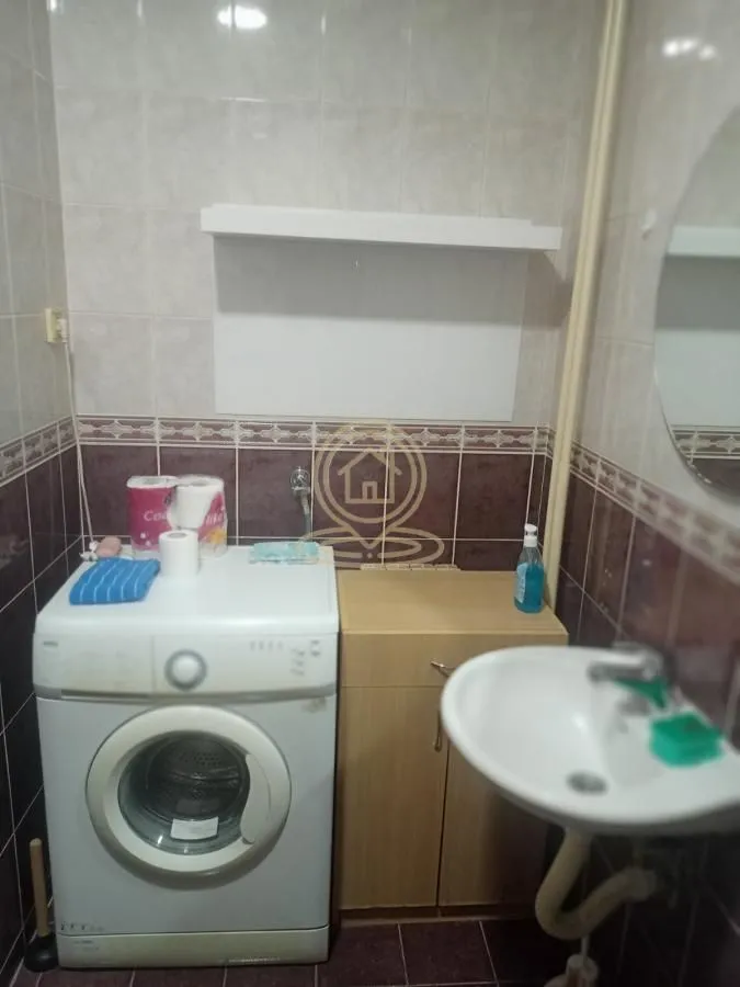 Izdavanje, dvosoban stan, 60m², Centar, Novi Sad