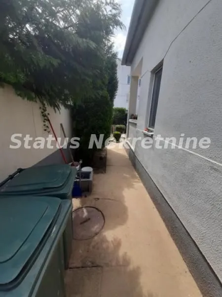 Prodaja, kuća, 157m², Salajka, Novi Sad Sve Podlokacije