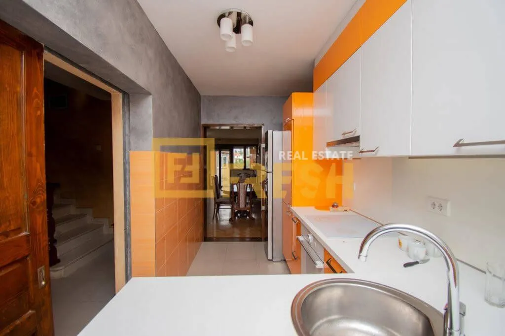 Rent, house, 200m², Konik, Podgorica