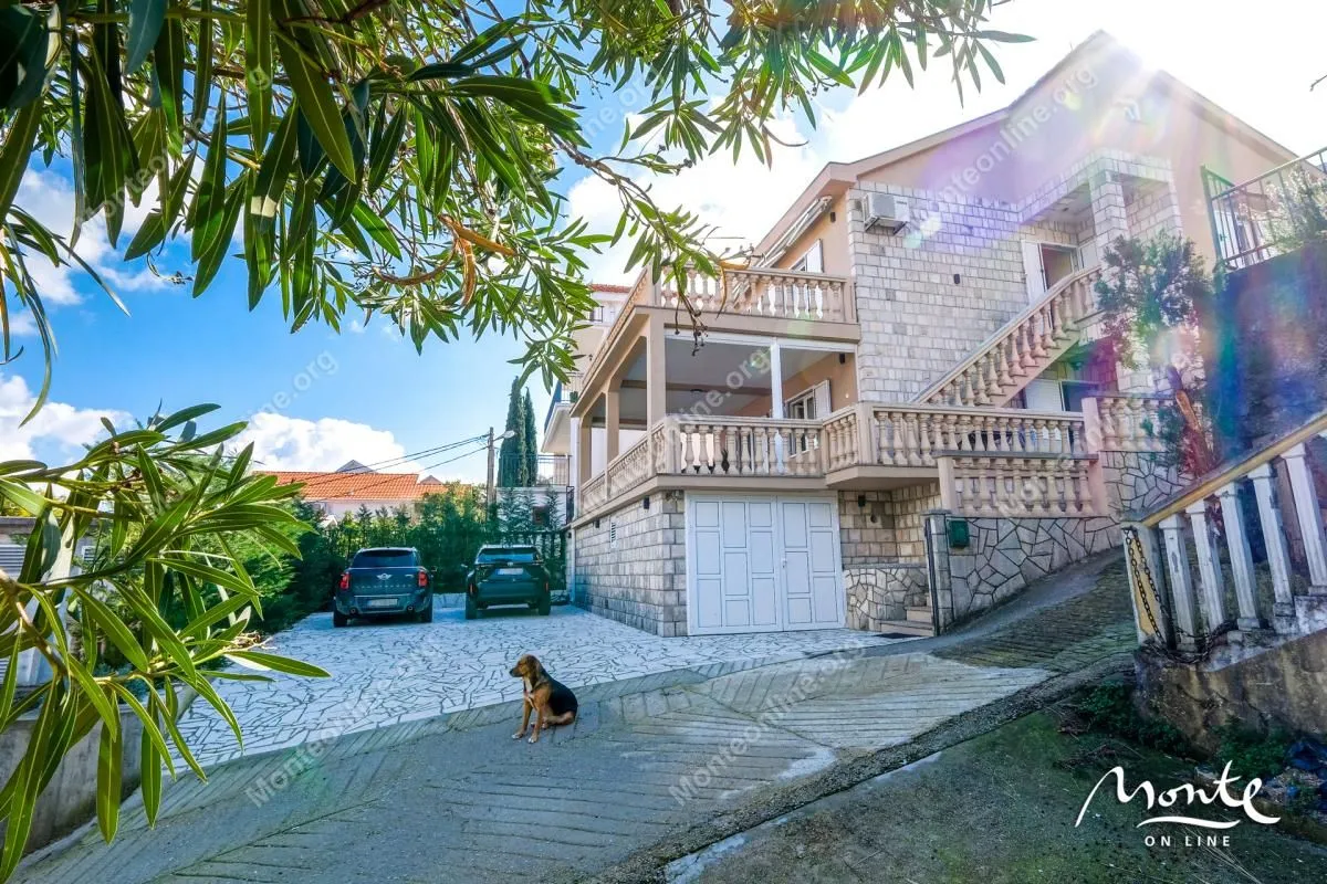 Prodaja, kuća, 210m², Krašići, Tivat