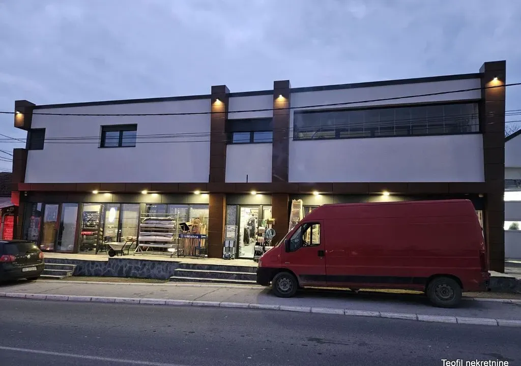 Prodaja, poslovni prostor, 640m², Lazarevac, Beograd