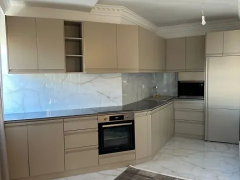 Izdavanje, četvorosoban stan, 267m², Stari Aerodrom, Podgorica - image 3