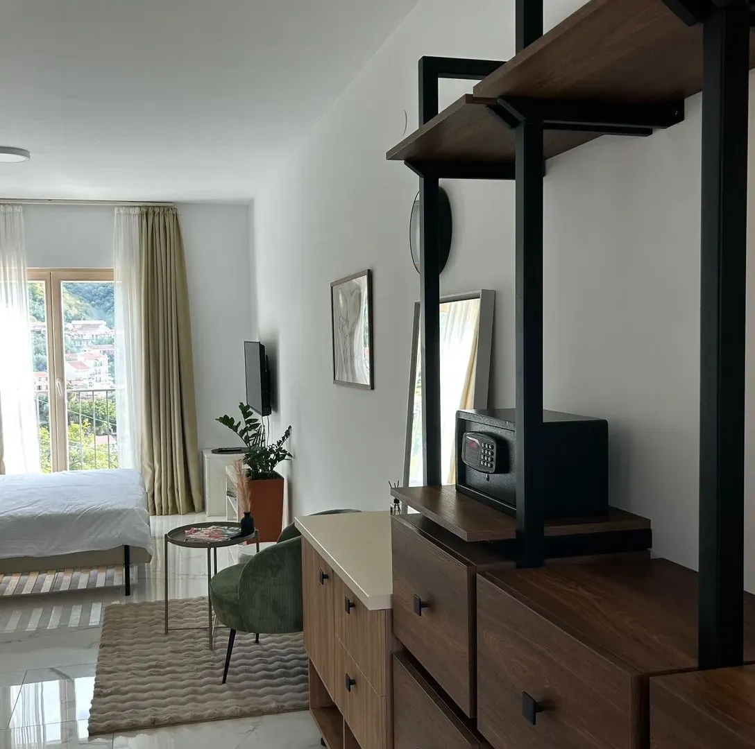 Izdavanje, garsonjera, 28m², Pržno, Budva