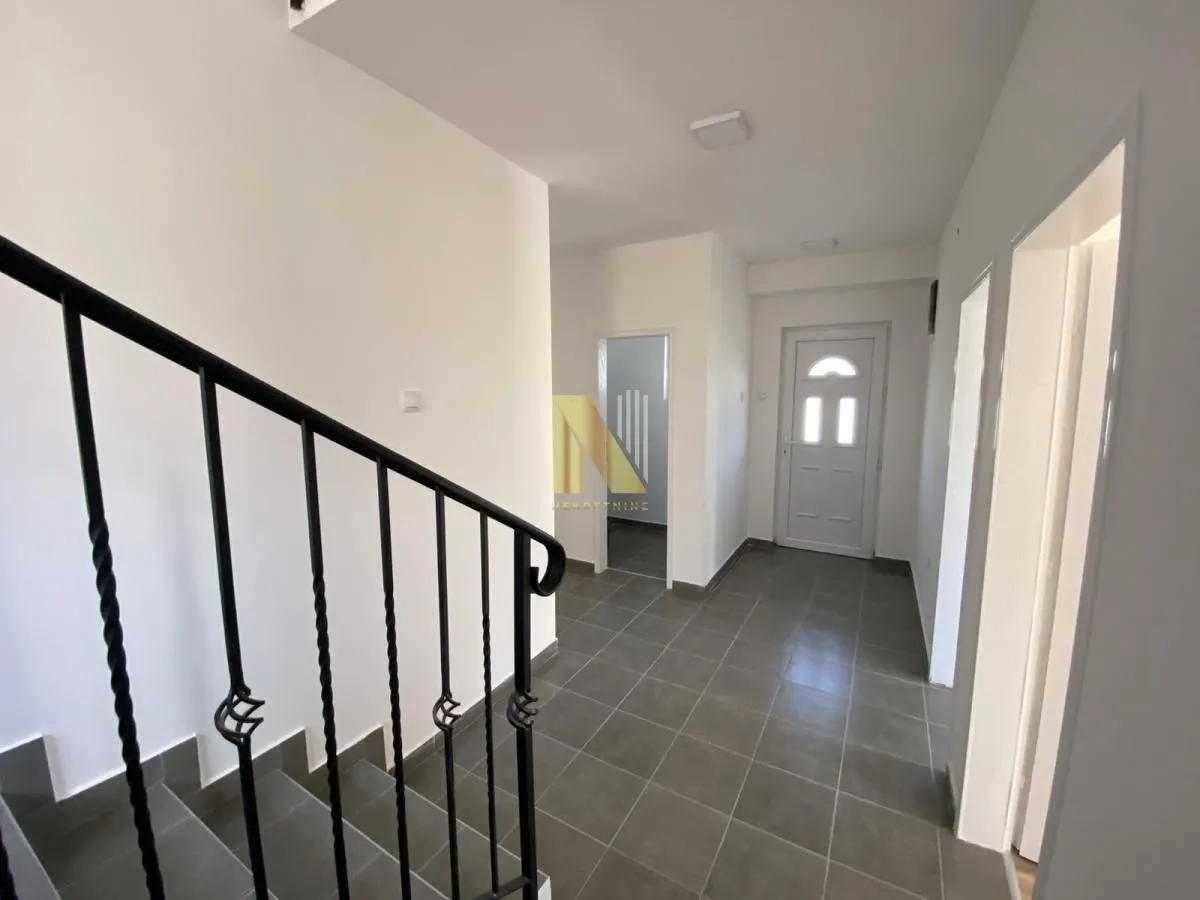 Prodaja, kuća, 105m², Petrovaradin, Novi Sad