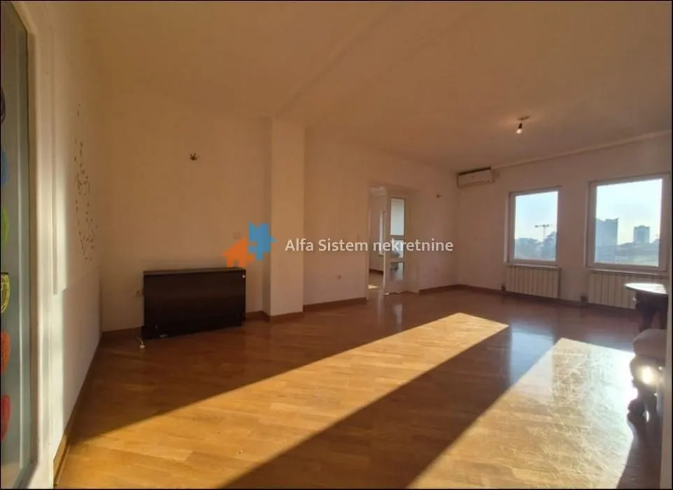 Izdavanje, stan, 110m², Kalenić Pijaca, Vračar Sve Podlokacije