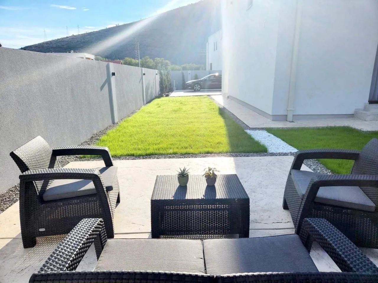 Izdavanje, kuća, 190m², Tološi, Podgorica