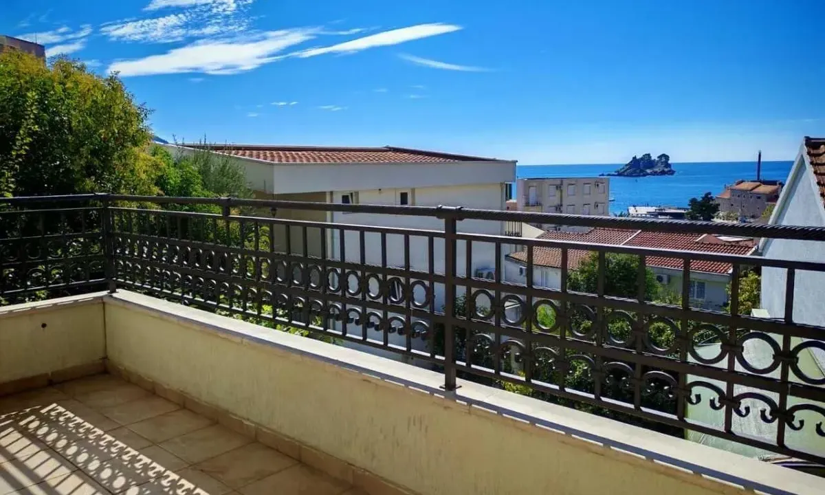 Sale, two bedroom apartment, 84m², Petrovac, Budva