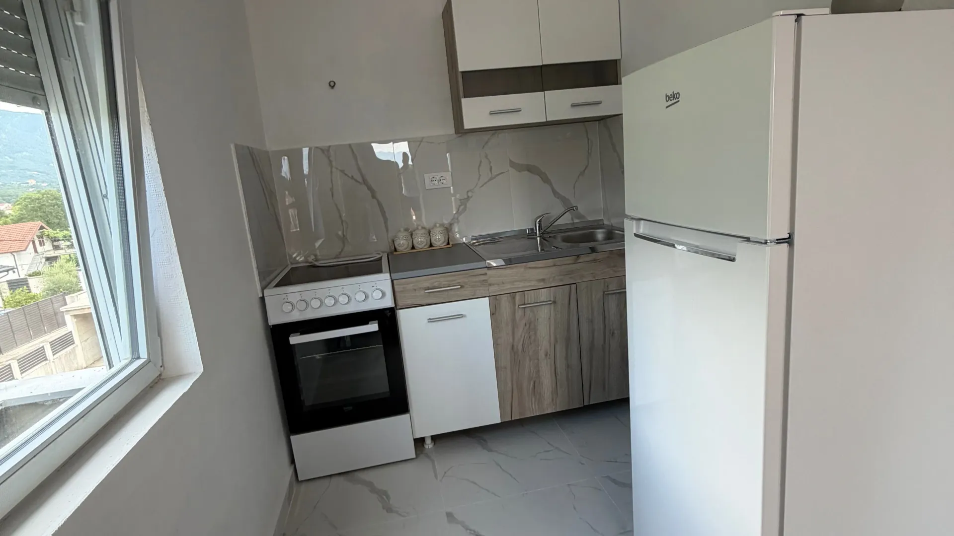 Izdavanje, garsonjera, 30m², Radanovići, Kotor