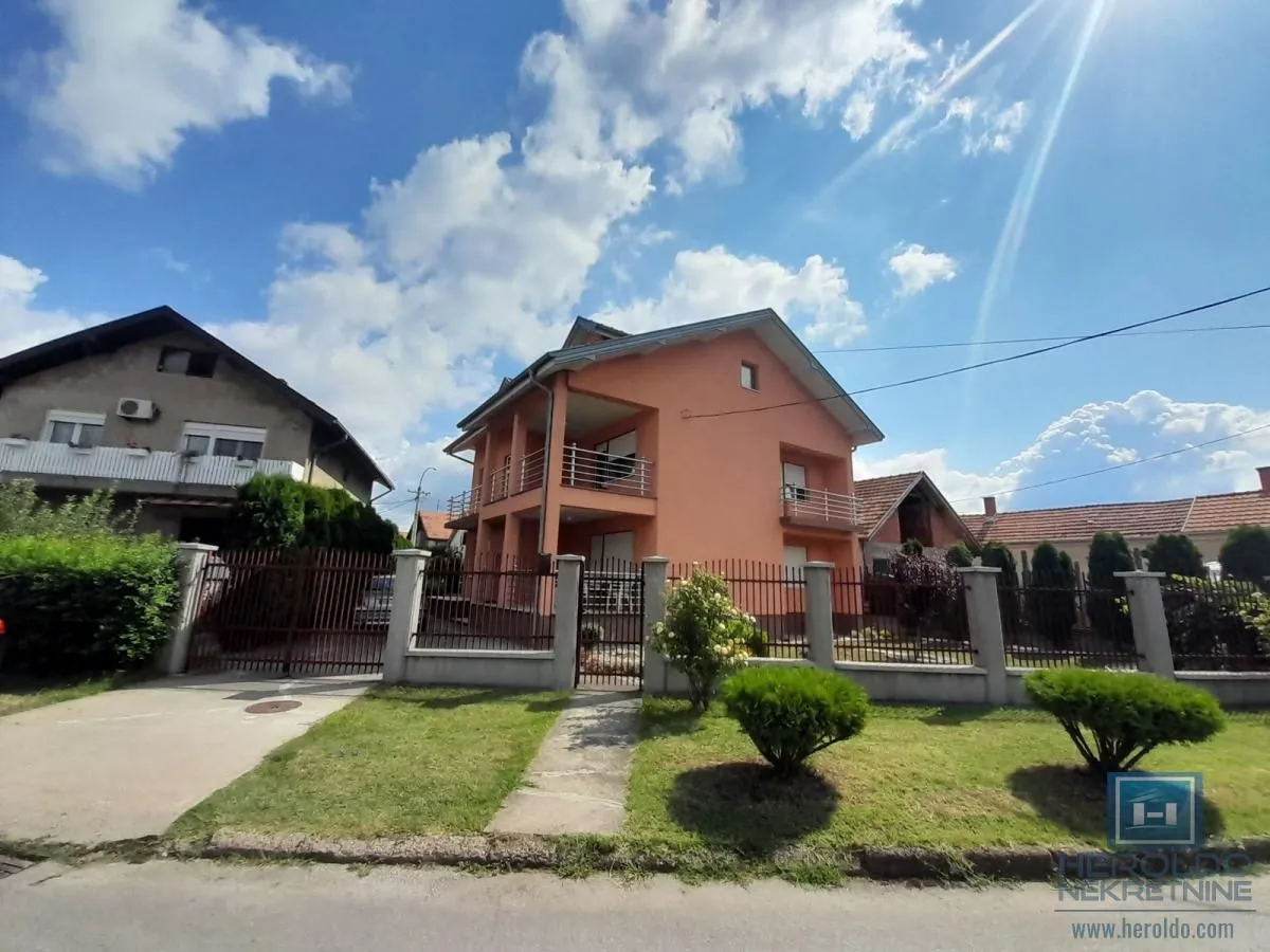 Sale, house, 180m², Centar, Ćuprija