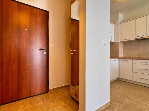 Rent, one bedroom apartment, 45m², Budva, Crna Gora - image 6