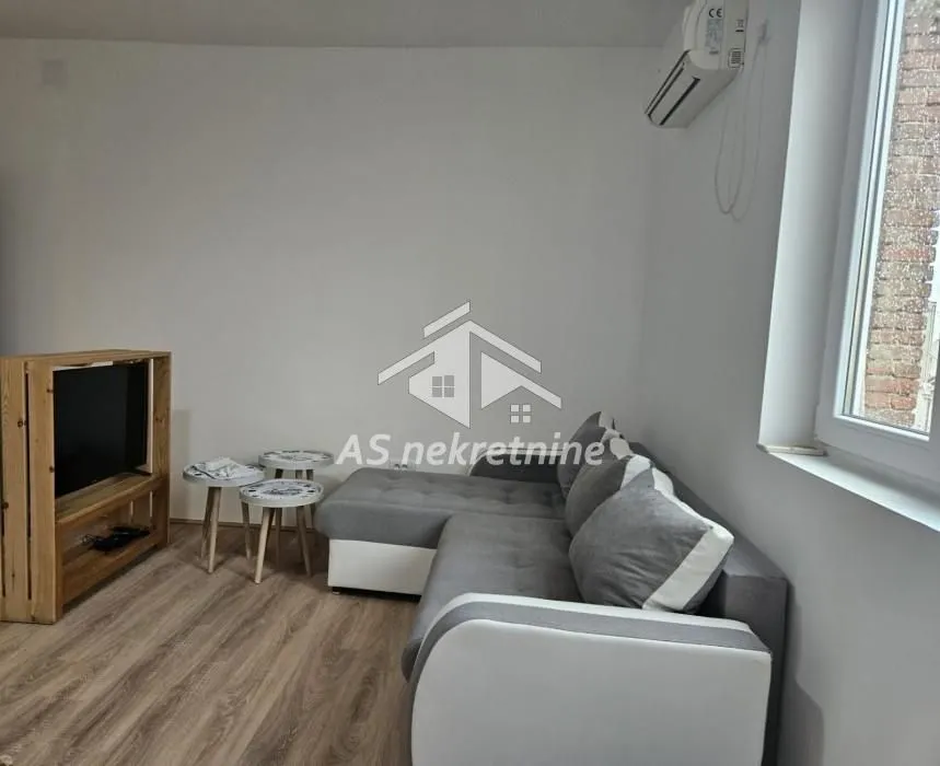 Izdavanje, dvosoban stan, 47m², Đeram Pijaca, Beograd