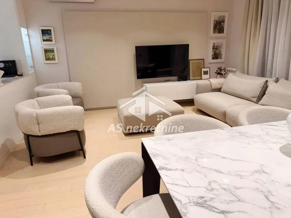 Izdavanje, četvorosoban stan, 103m², Stari Grad, Beograd