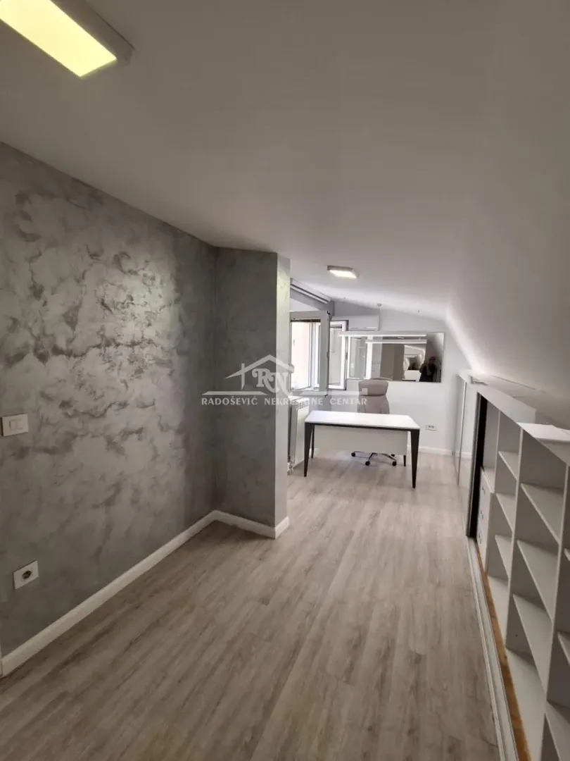 Prodaja, četvorosoban stan, 118m², Đeram Pijaca, Beograd