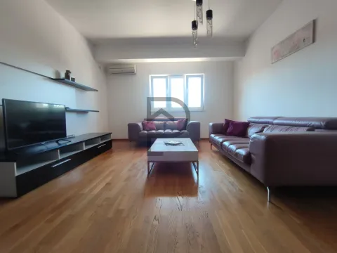 Izdavanje, jednosoban stan, 54m², City Kvart, Podgorica - image 1