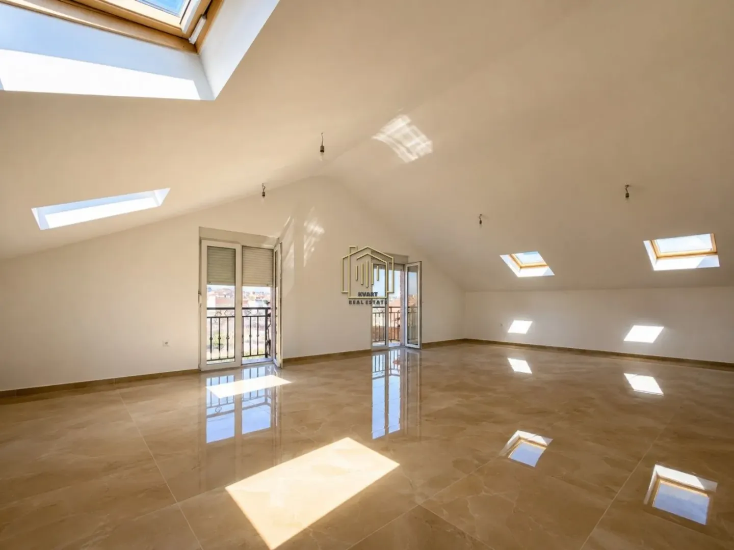 Prodaja, jednosoban stan, 77m², Krivi Most, Podgorica