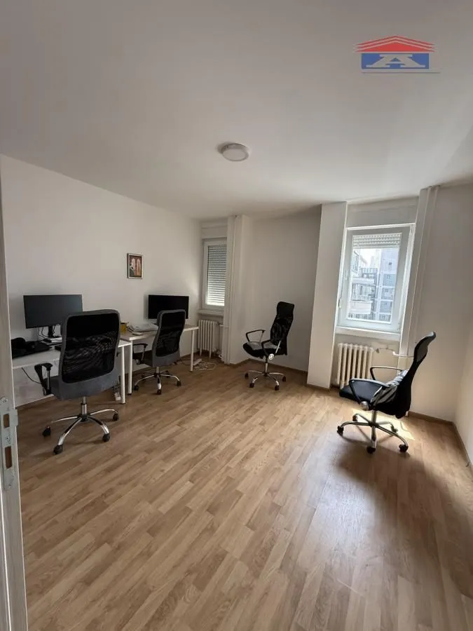 Rent, three bedroom apartment, 85m², Bulevar Oslobodjenja, Novi Sad Sve Podlokacije