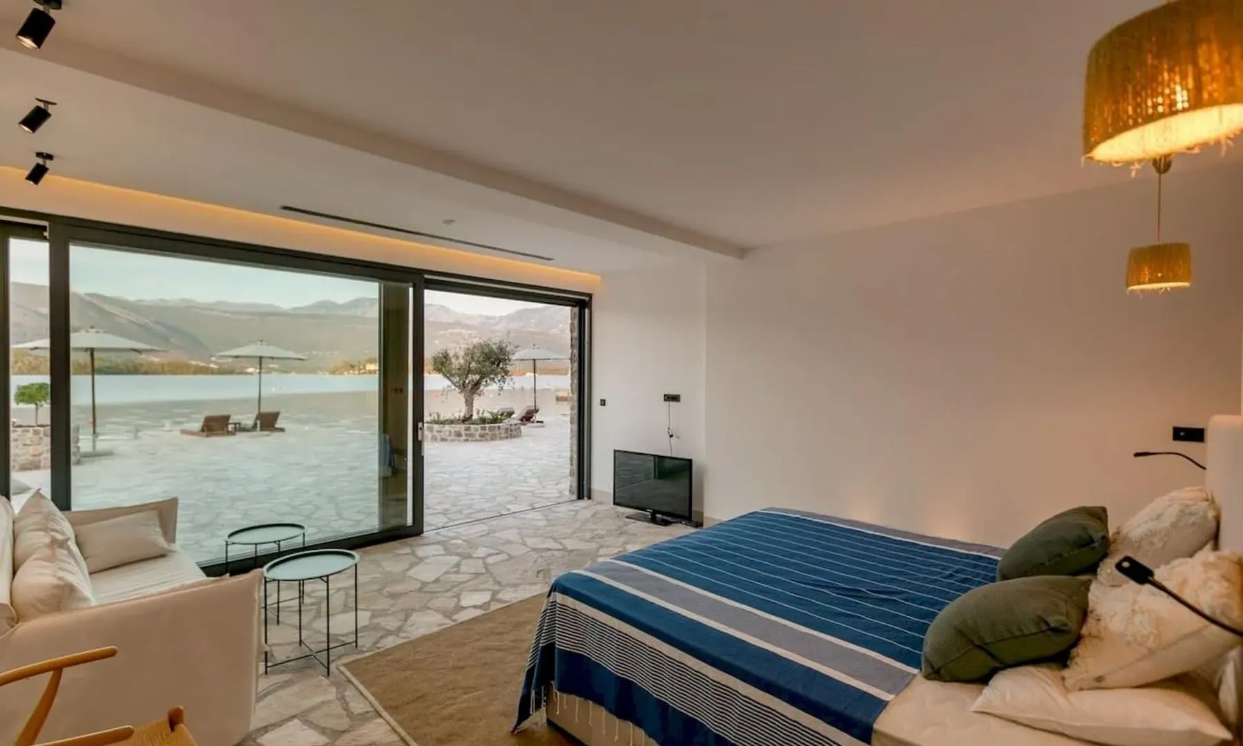 Prodaja, kuća, 676m², Tivat, Crna Gora