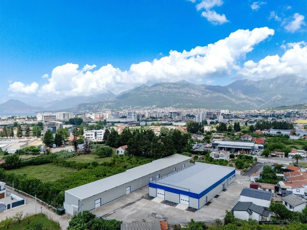 Rent, office space, 2000m², Centar, Bar