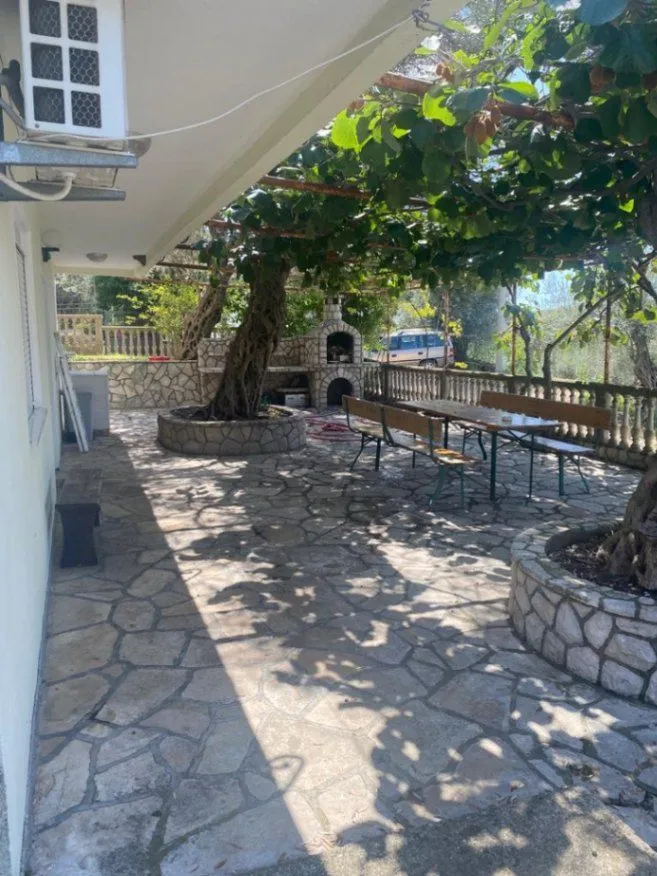 Sale, house, 300m², Marovići, Bar