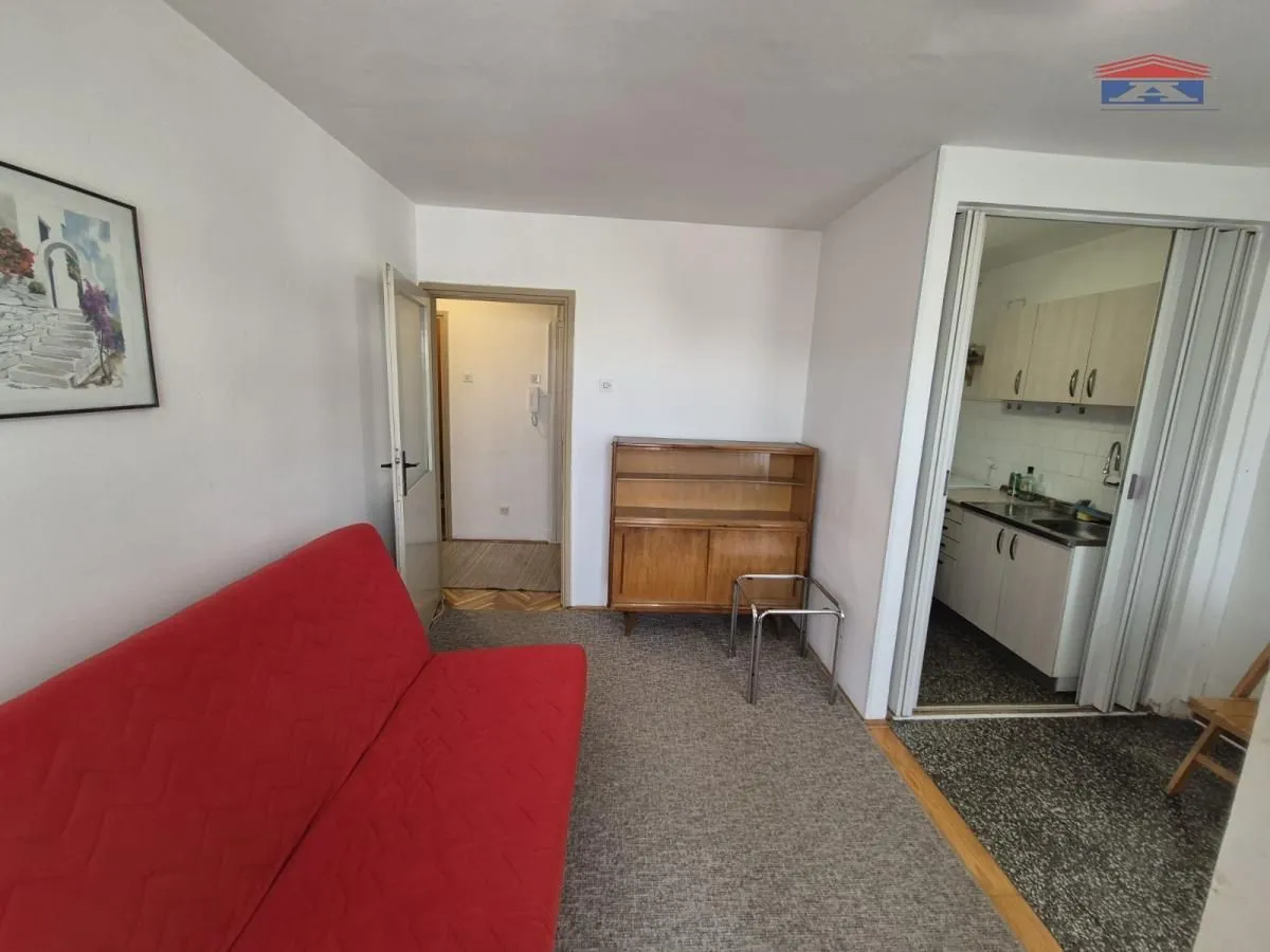 Izdavanje, dvosoban stan, 47m², Grbavica, Novi Sad Sve Podlokacije