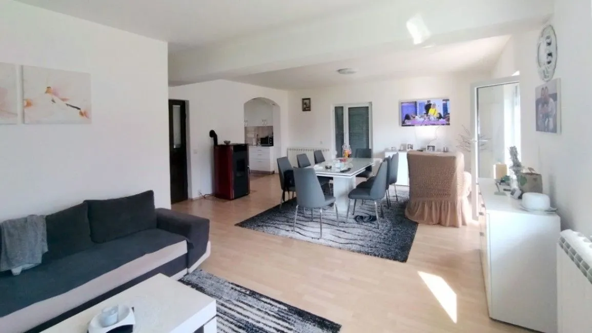 Prodaja, kuća, 270m², Mali Zvornik, Srbija