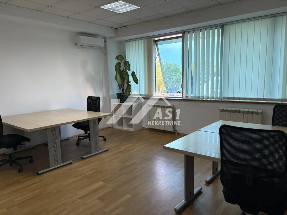 Rent, office space, 30m², Bulevar Oslobodjenja, Novi Sad Sve Podlokacije