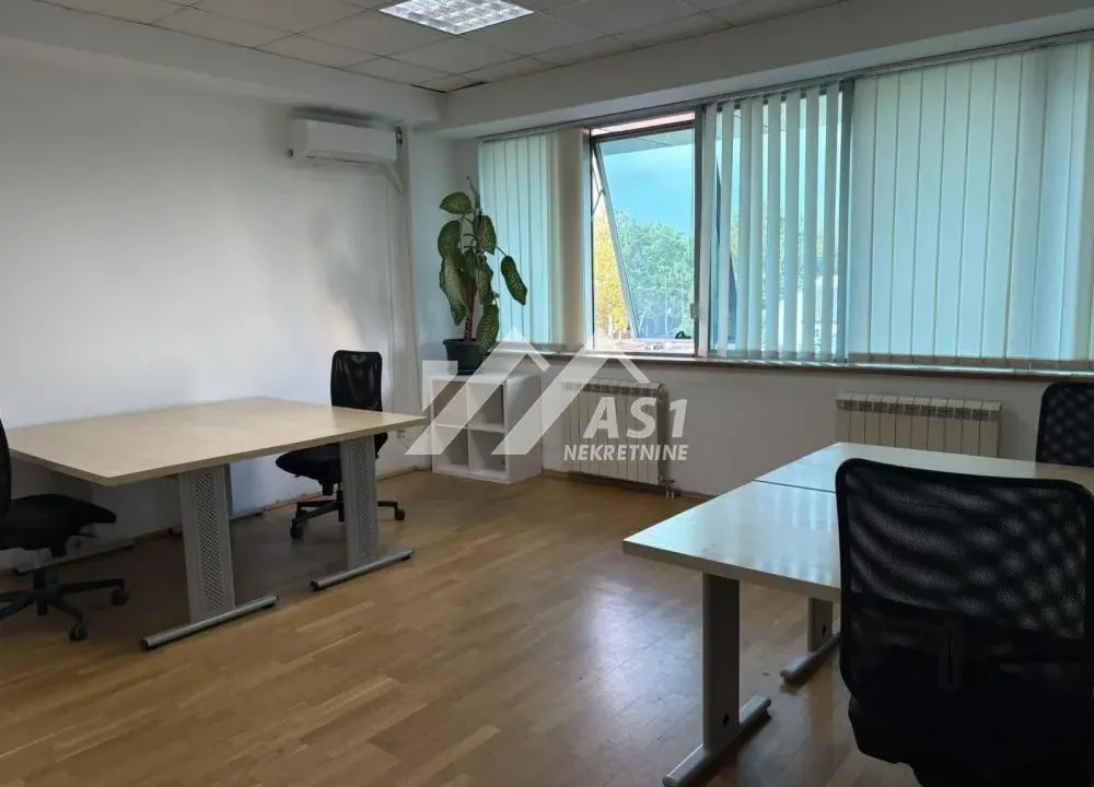 Izdavanje, poslovni prostor, 30m², Bulevar Oslobodjenja, Novi Sad Sve Podlokacije