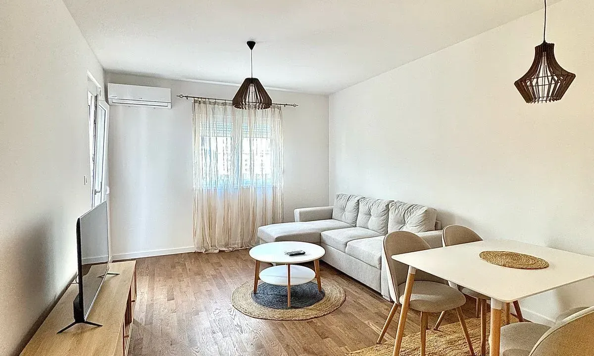 Izdavanje, jednosoban stan, 45m², Stari Aerodrom, Podgorica