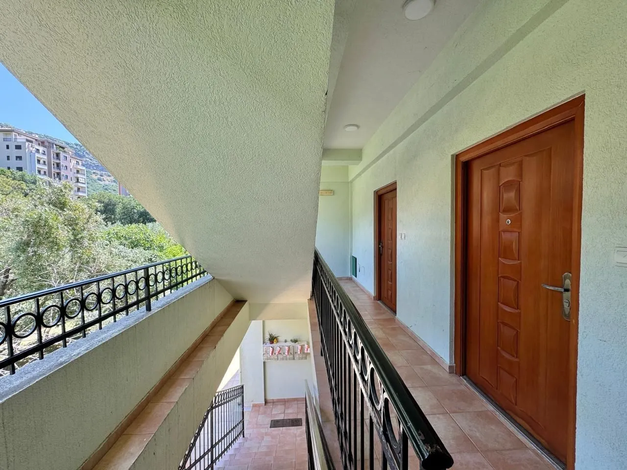 Prodaja, dvosoban stan, 65m², Lazi, Budva