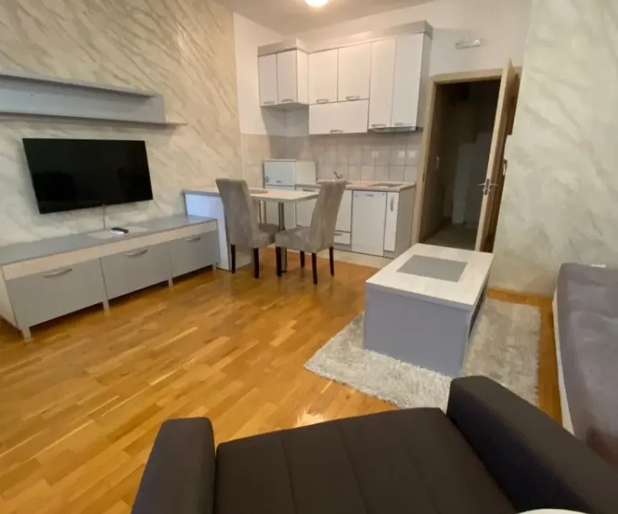 Izdavanje, garsonjera, 29m², Stari Aerodrom, Podgorica
