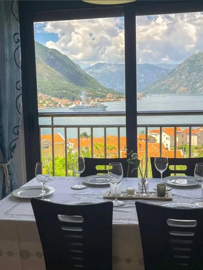 Rent, two bedroom apartment, 64m², Kotor, Crna Gora
