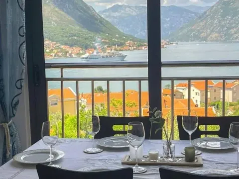 Izdavanje, dvosoban stan, 64m², Kotor, Crna Gora - image 2