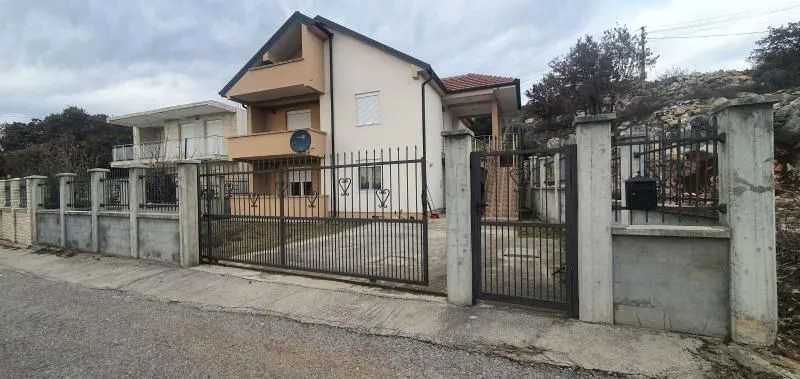 Prodaja, kuća, 184m², Podgorica, Crna Gora