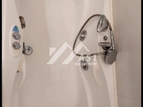 Izdavanje, trosoban stan, 91m², Centar, Novi Sad - image 9