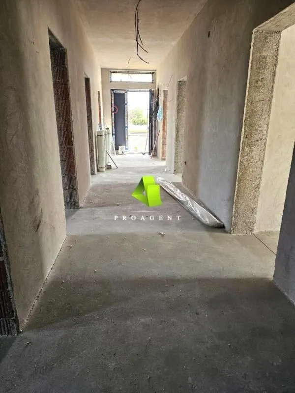 Rent, office space, 2220m², Pantelej, Niš