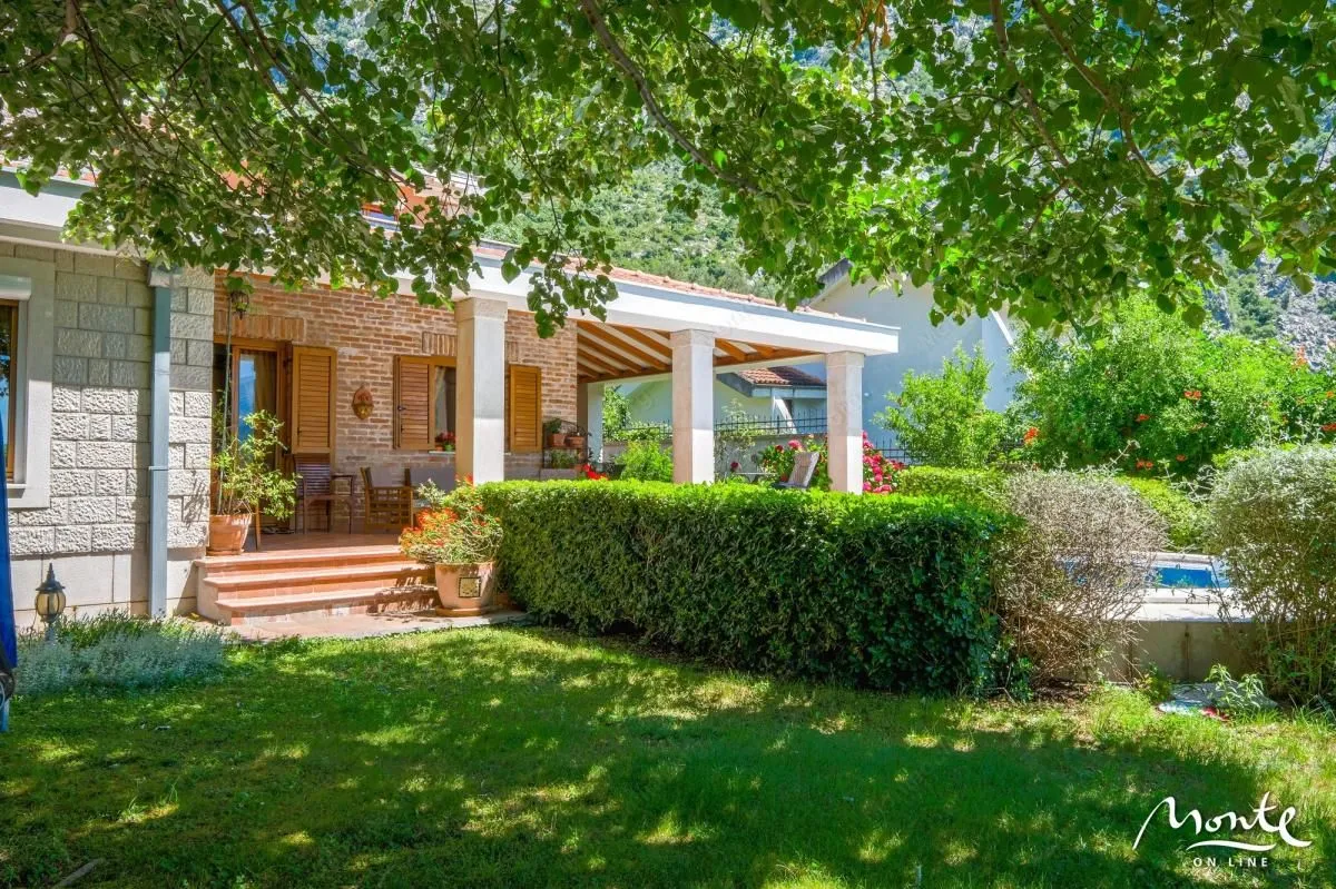 Prodaja, kuća, 305m², Orahovac, Kotor