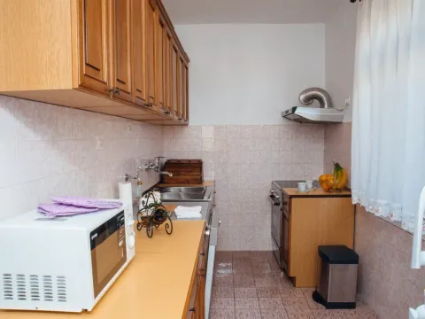 Izdavanje, dvosoban stan, 91m², Škaljari, Kotor - image 21